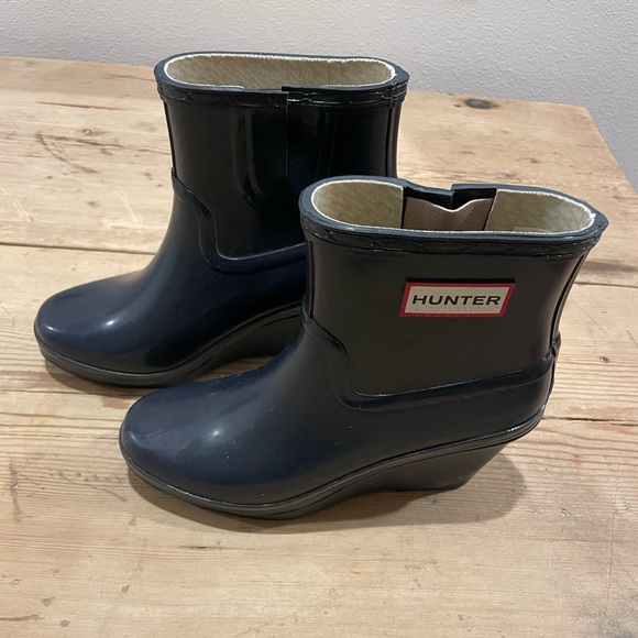 Hunter Shoes - Hunter wedge rainboots size 5 navy